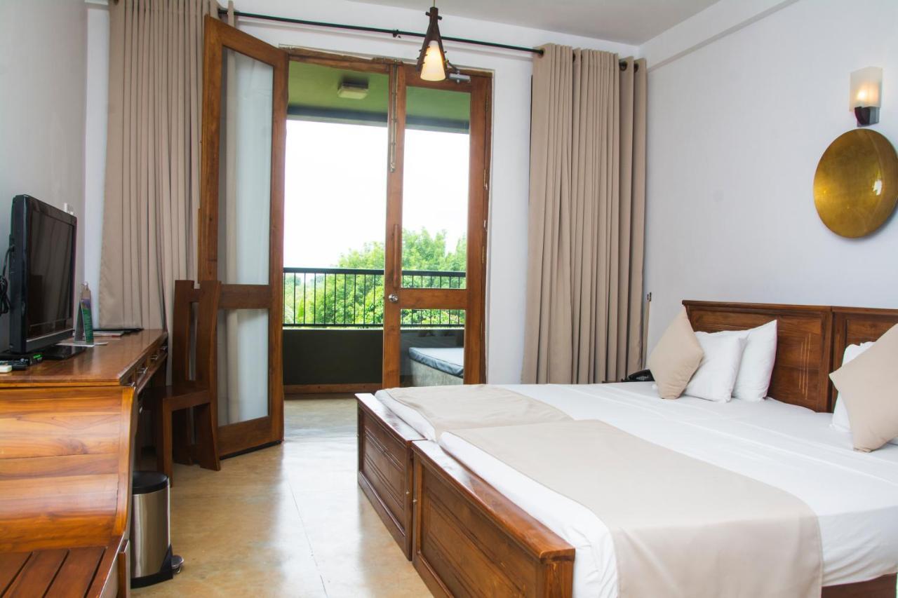 Kalu'S Hideaway Udawalawe Hotel Exterior photo